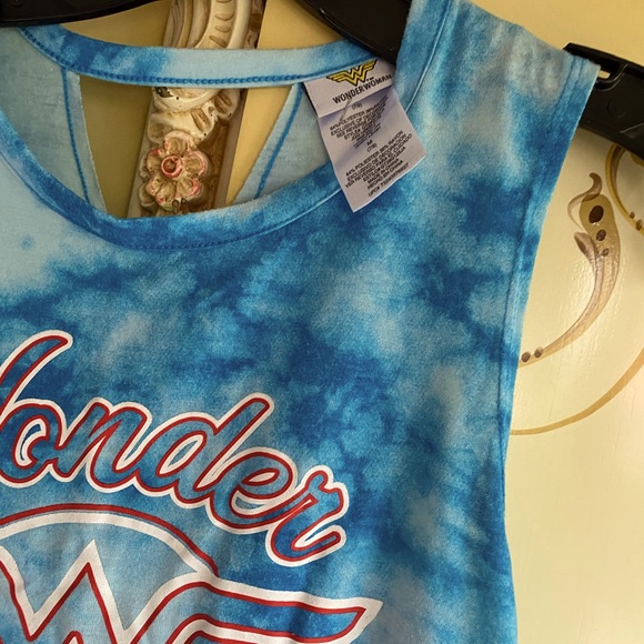 Wonder Women T-Shirt size medium new original sleeveless - Picture 3 of 3